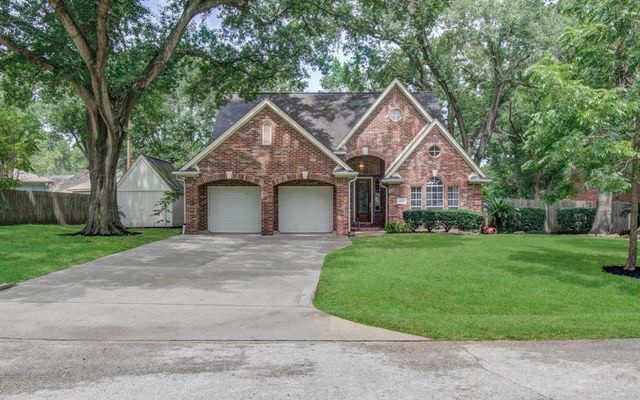 $399,900 | 12118 Long Oak Court