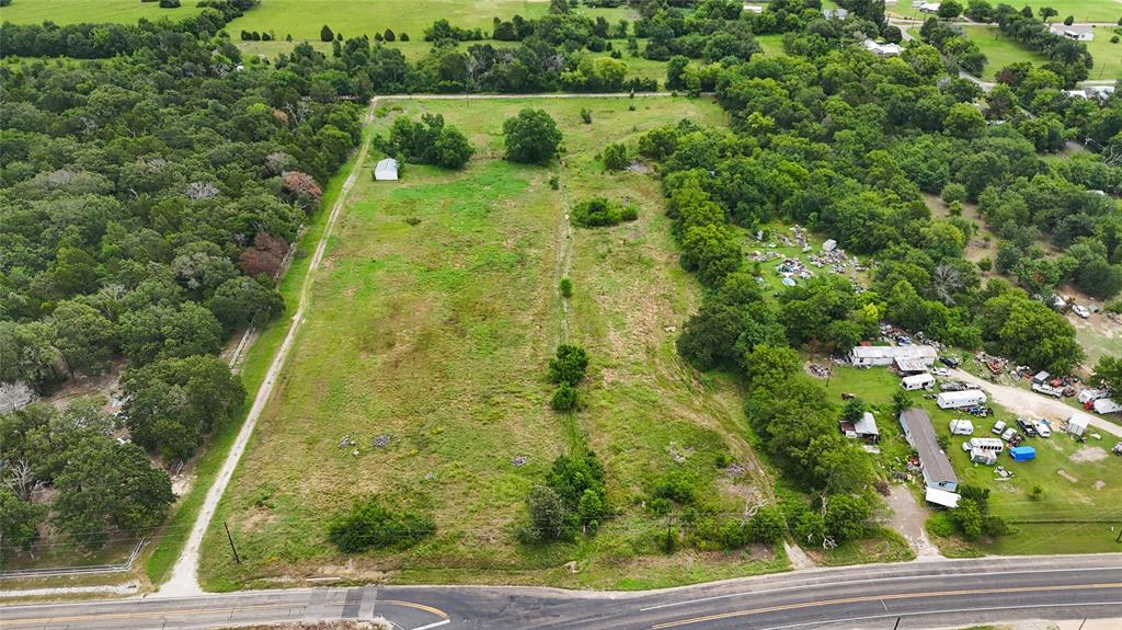 a view of yard with green space