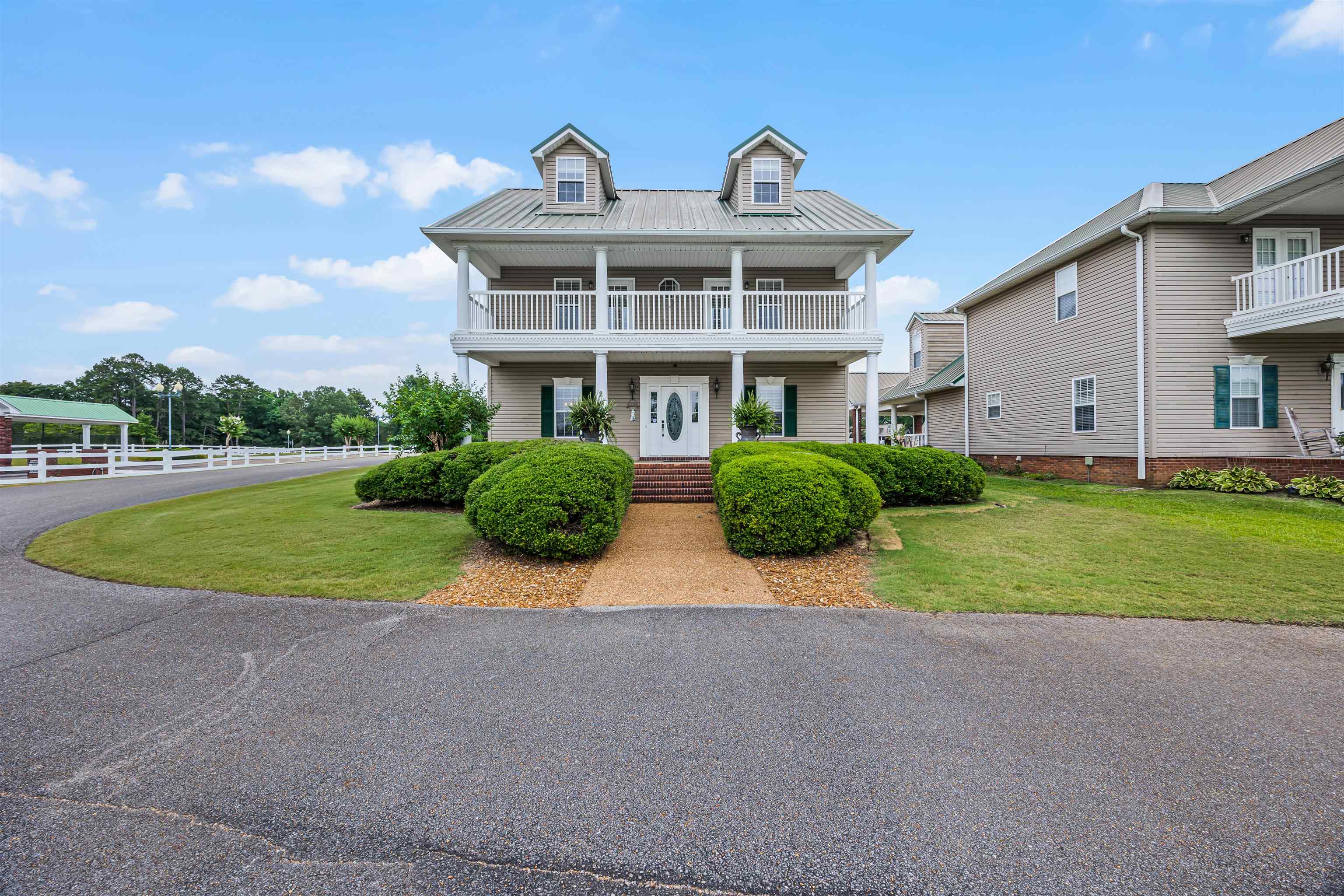 a view of a house with backyard and porch