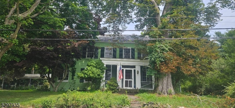 a front view of house with yard