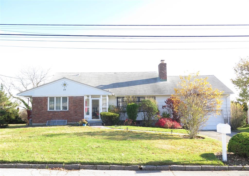 Ranch-style house featuring a front lawn