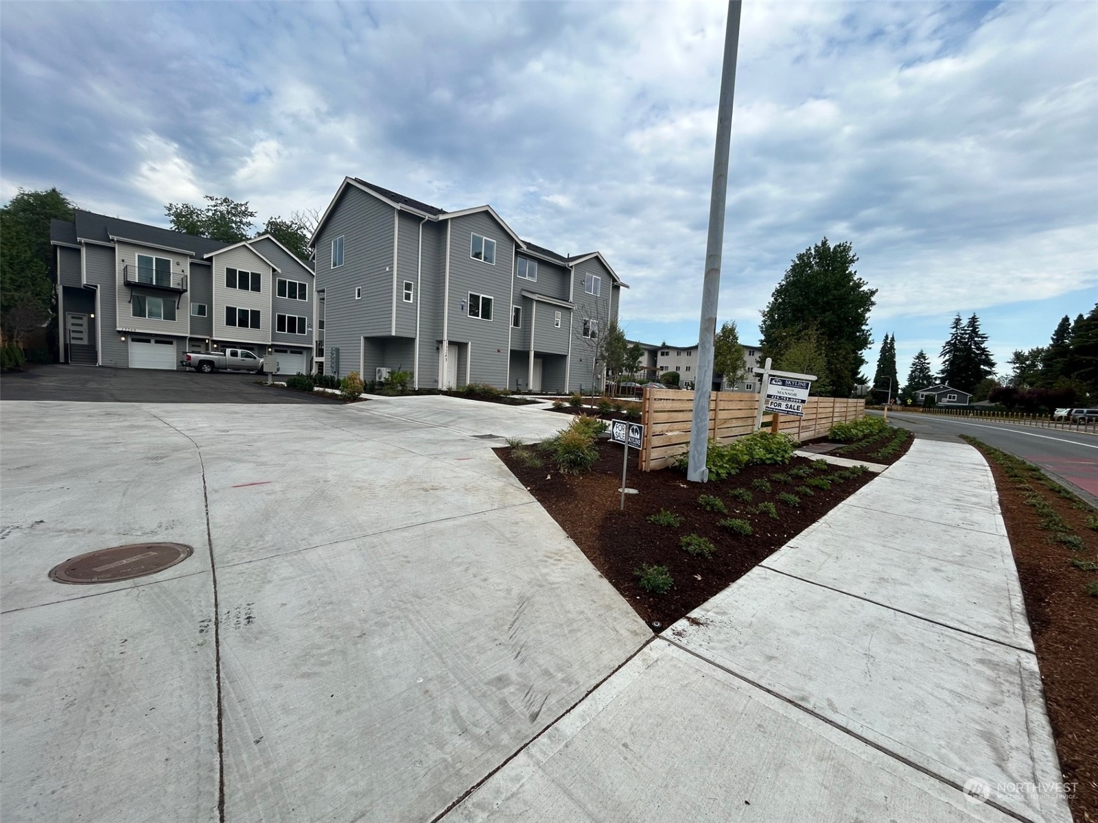 a view of multiple houses with a yard