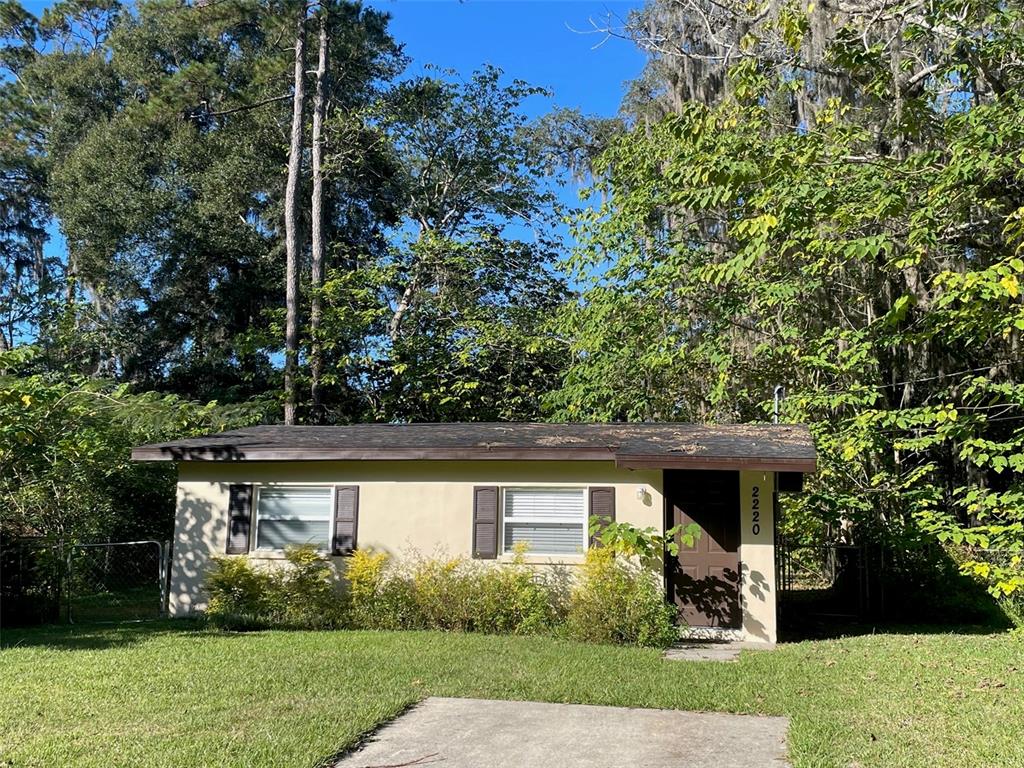 a view of house with a yard