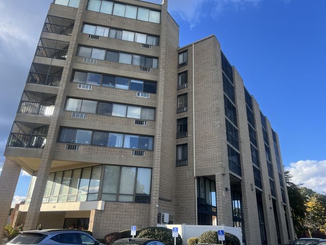 $229,000 | 140 Captain Thomas Boulevard, Unit 509 | West Haven Center