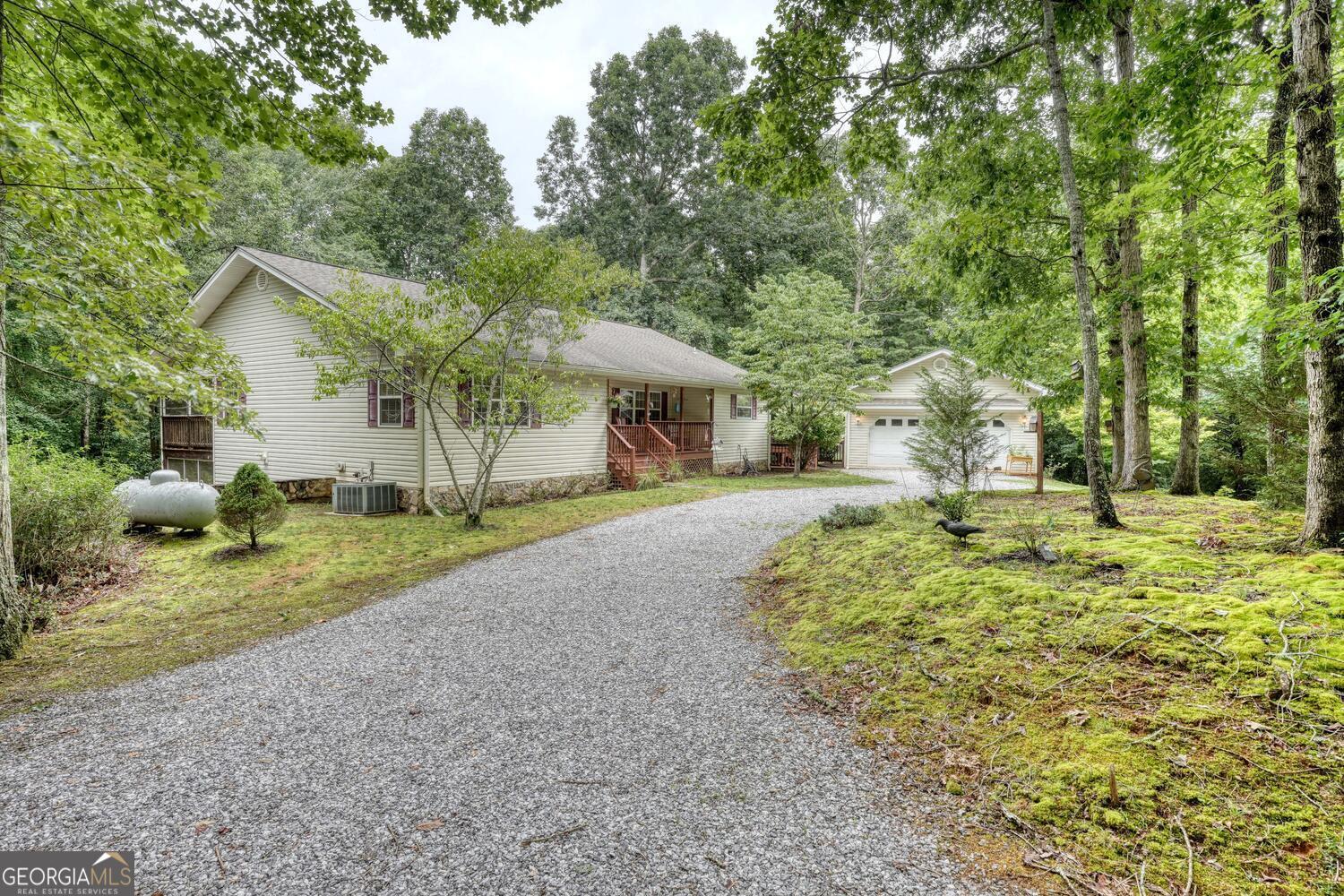 a view of a house with backyard and garden