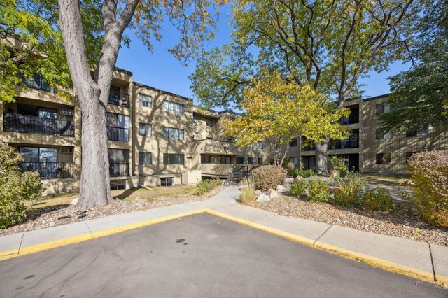 $124,000 | 4101 Parklawn Avenue, Unit 305 | Parklawn