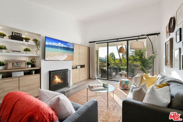 $715,000 | 911 North Kings Road, Unit 311 | West Hollywood Vicinity