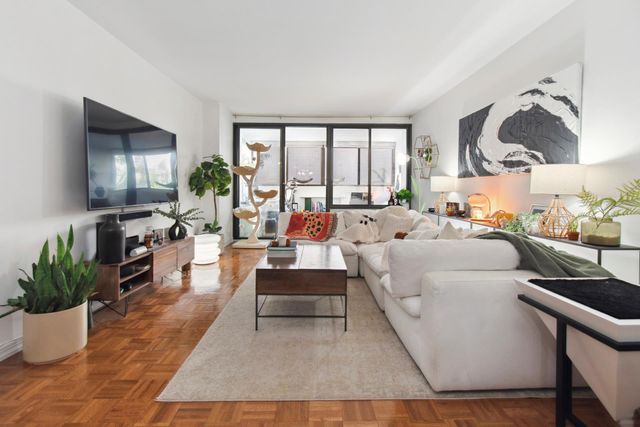 $769,000 | 142 East 16th Street, Unit 5A | Gramercy