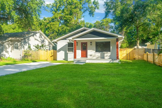 $1,100,000 | 202 Live Oak Avenue