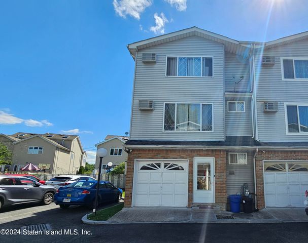 $588,888 | 21 Saccheri Court | Great Kills