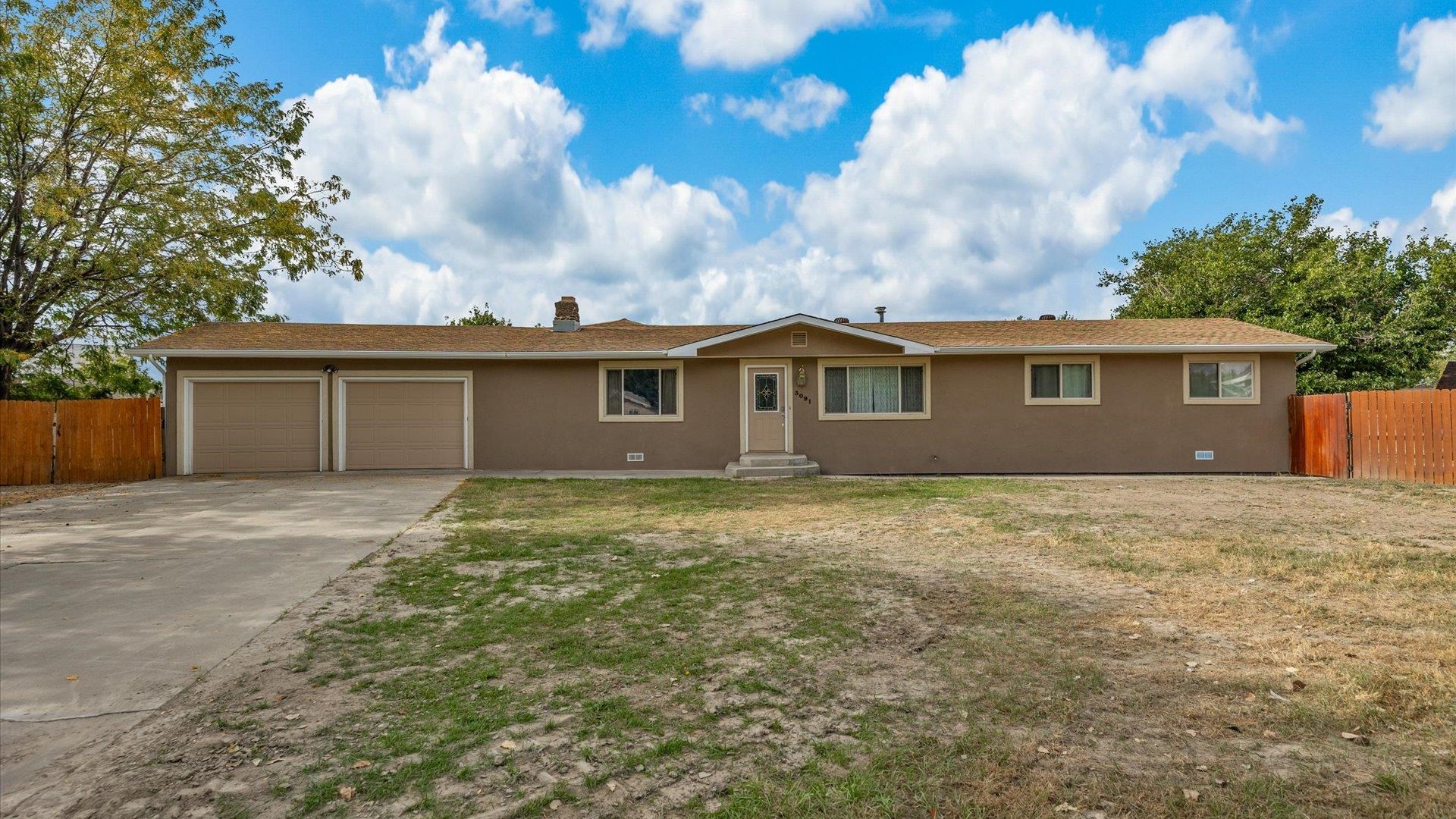 a view of a house with a backyard