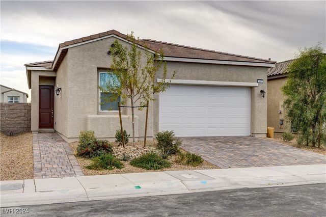 $2,100 | 1917 Pondering Avenue | North Las Vegas