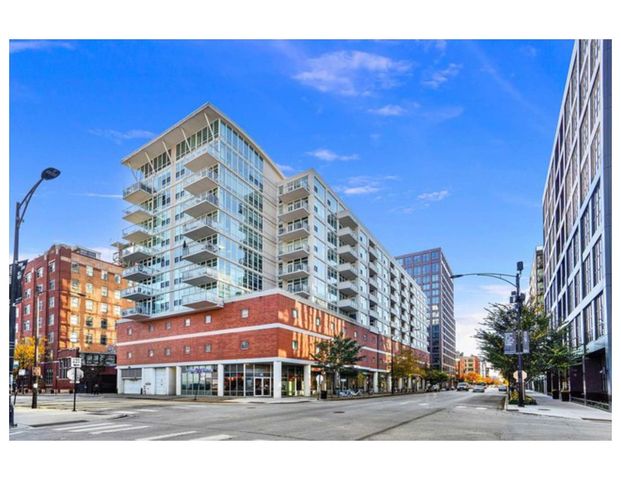 $389,900 | 909 West Washington Boulevard, Unit 1002 | West Loop