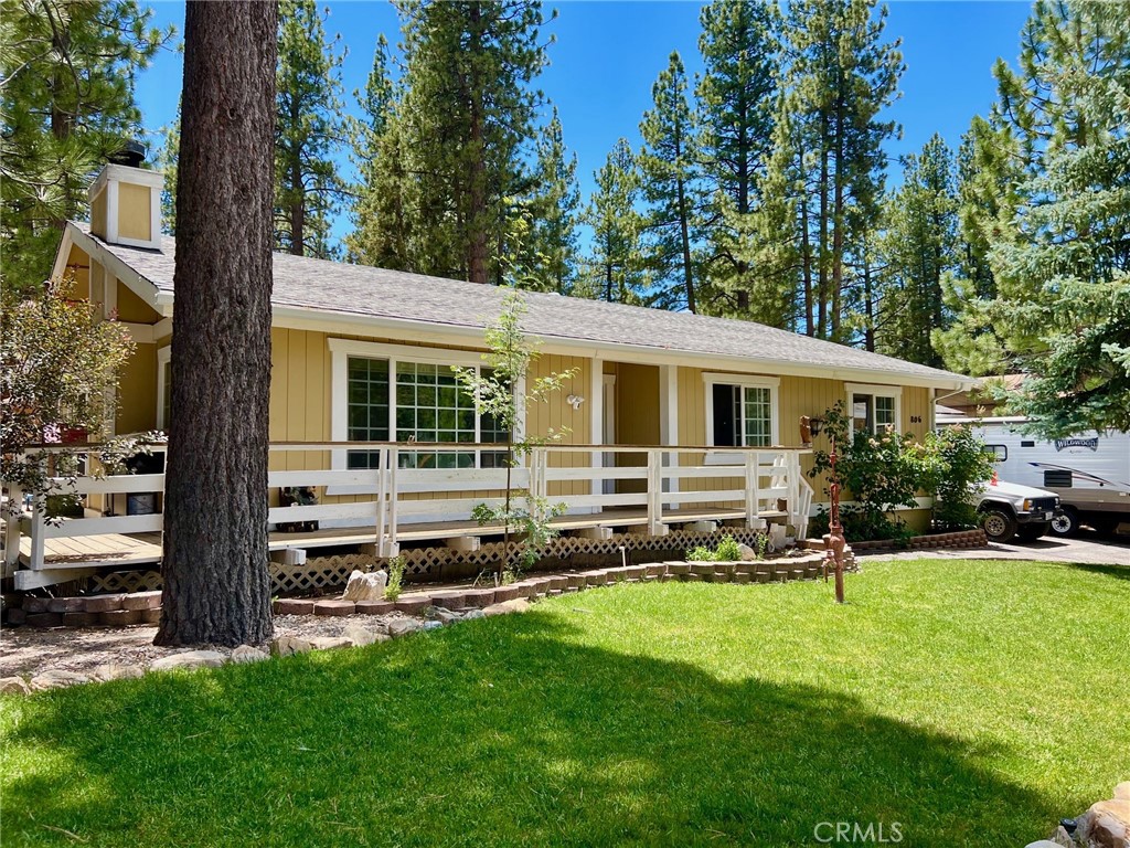 a view of a house with a backyard