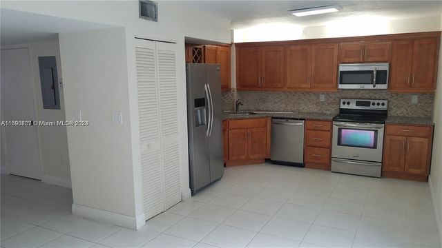 $3,500 | 10142 Southwest 77th Court, Unit 10142 | Dadeland Cove