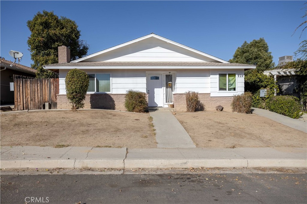 a view of a house with a outdoor space