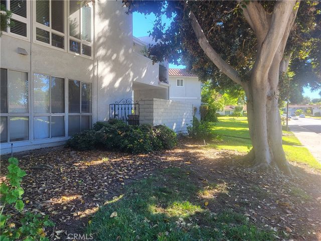 $279,000 | 2111 Via Puerta, Unit A | Laguna Woods