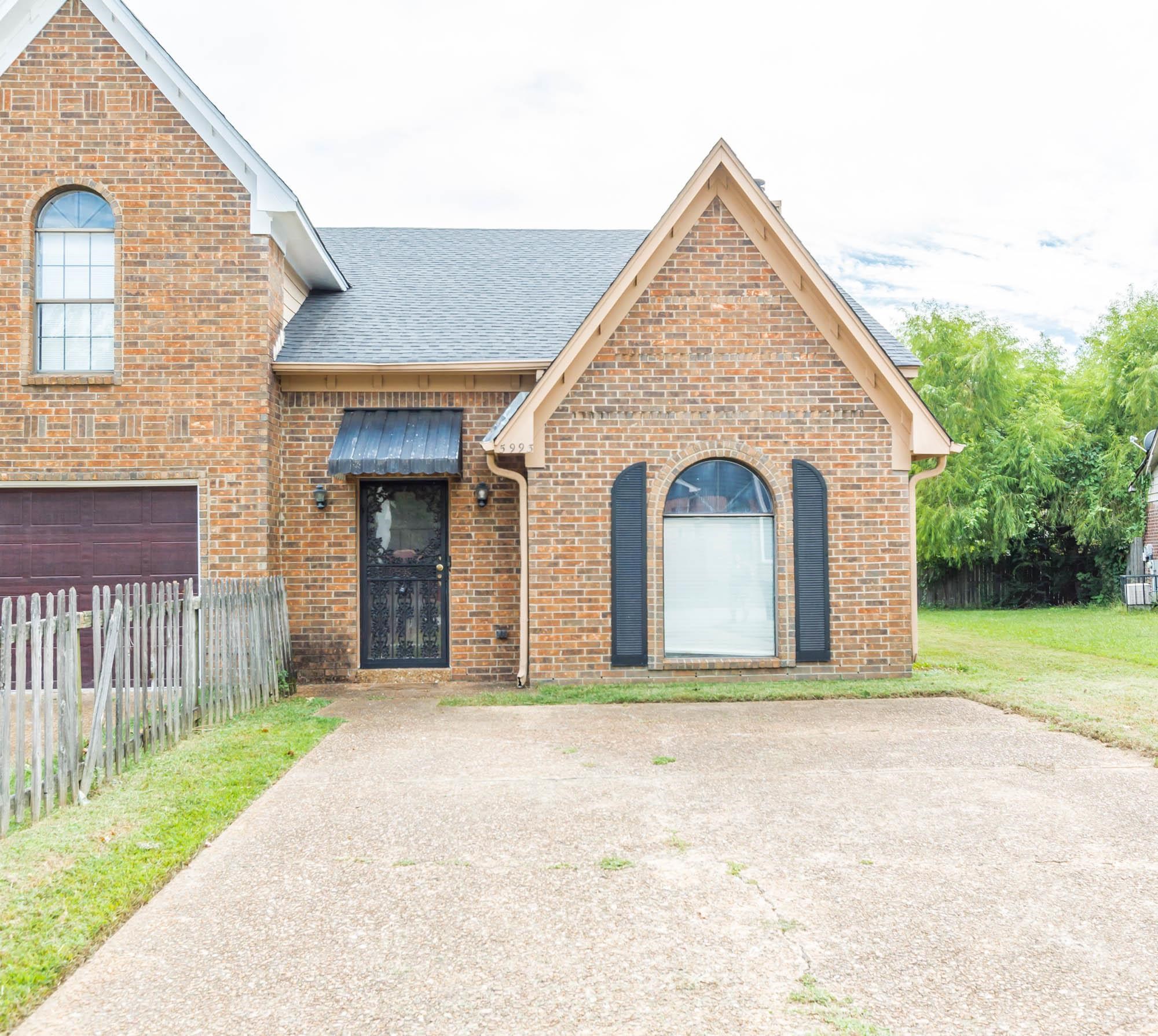 View of front of home featuring a garage