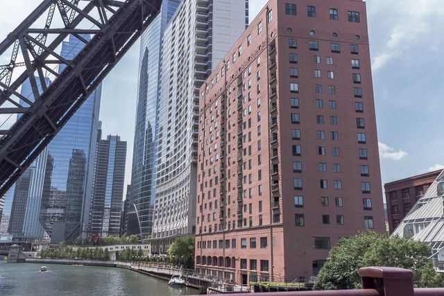 $2,300 | 345 North Canal Street, Unit 706 | Fulton House