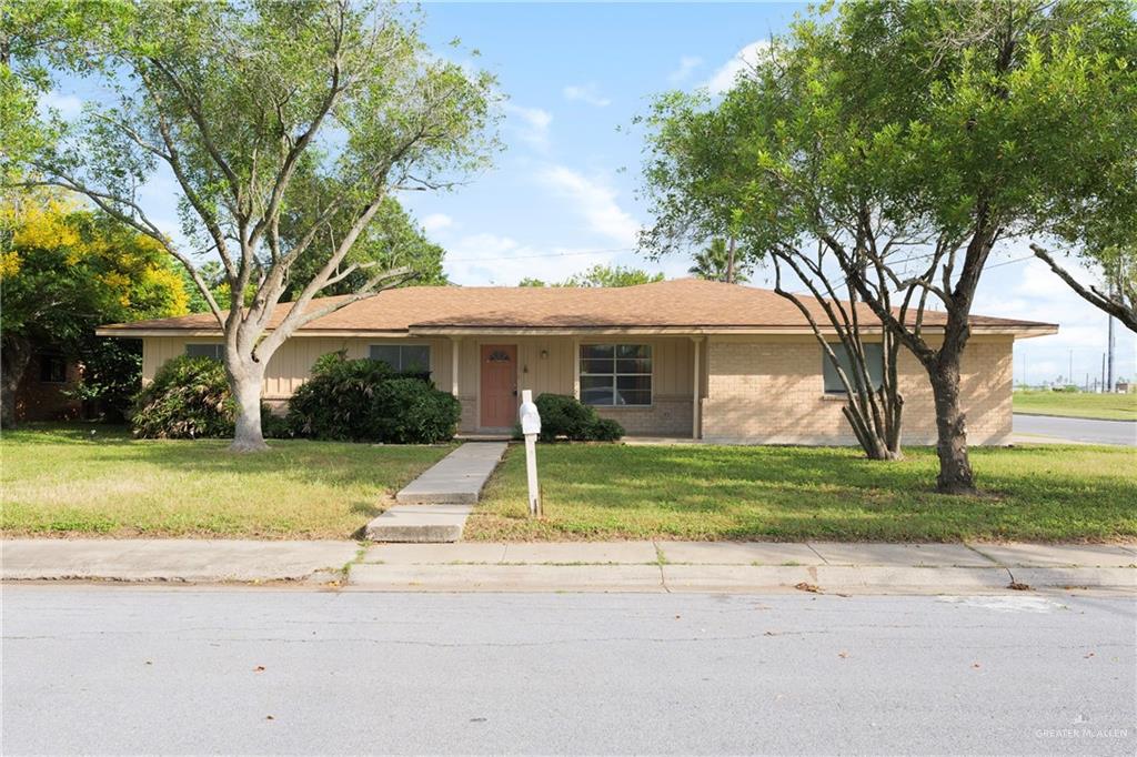 a view of house with a yard