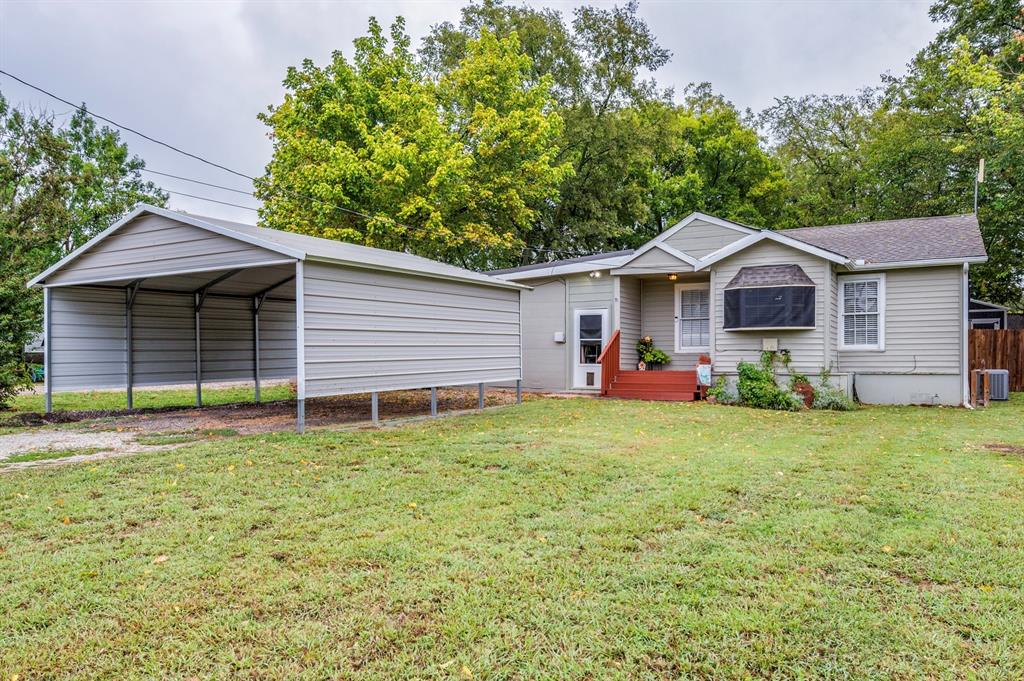 a view of a house with a yard and plants