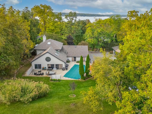 $3,250,000 | W2926 South Lakeshore Drive | Linn