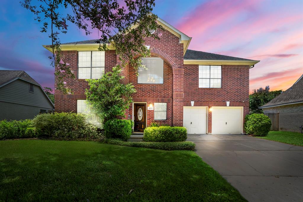 Newer HVAC units and roof installed! Gorgeous brick home in Atascocita Shores! Fabulous lake community!