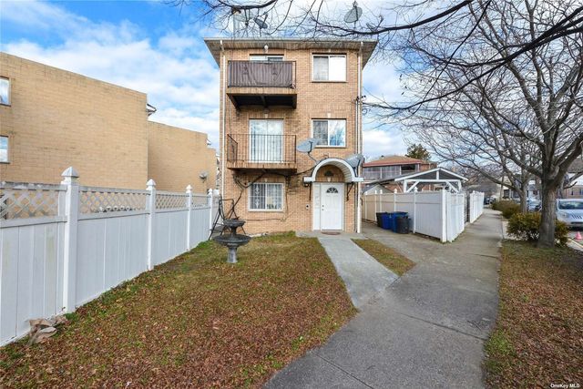 $575,000 | 197-21 Carpenter Avenue, Unit 1G | Hollis