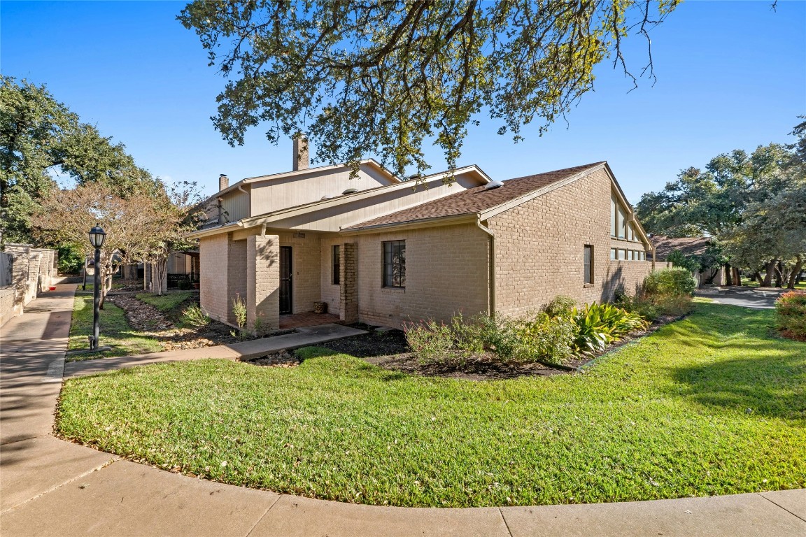 a view of a house with backyard and sitting area