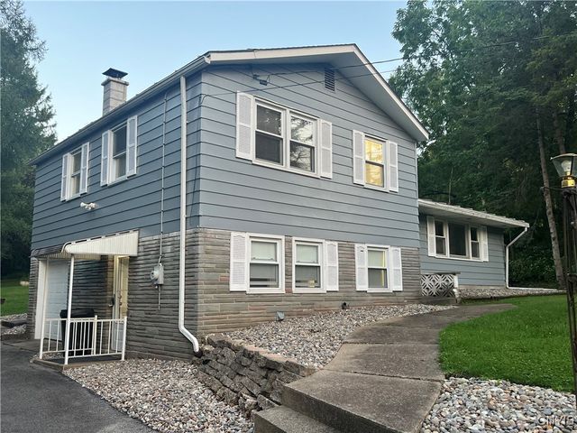 $317,900 | 37 Cascade Drive | New Hartford