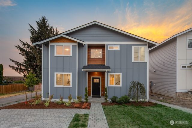 $999,999 | 3058 44th Avenue Northeast | Northeast Tacoma