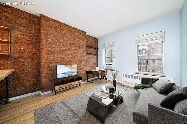 Tour Inside this Charming 1 Bedroom Co-op in The Upper East Side
