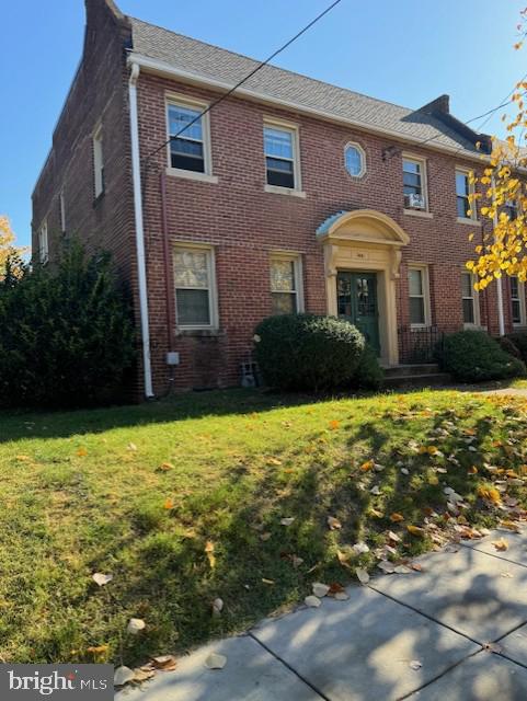 a front view of house with yard