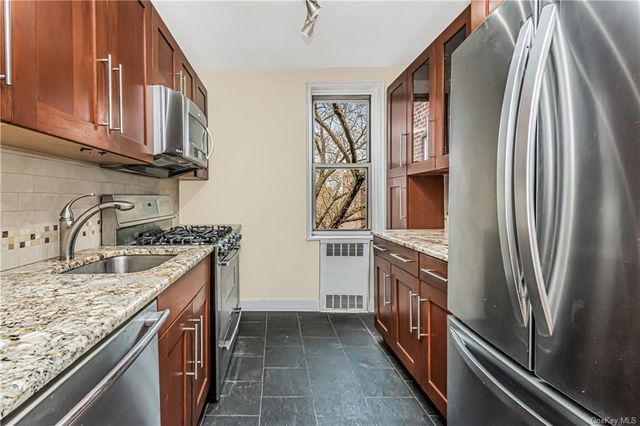 $249,999 | 5610 Netherland Avenue, Unit 5G | North Riverdale