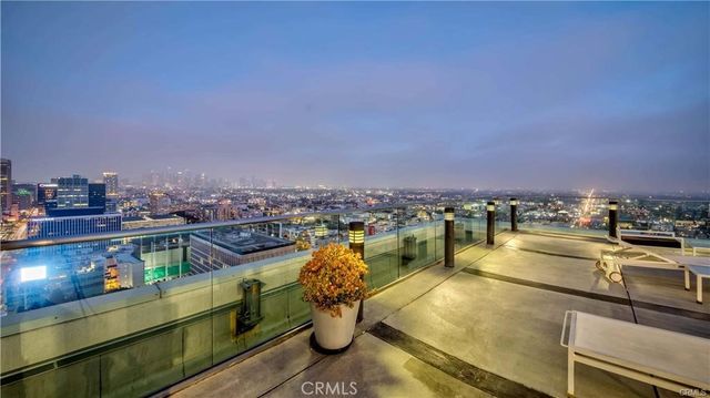 $3,300 | 3810 Wilshire Boulevard, Unit 2007 | Hancock Park-Wilshire