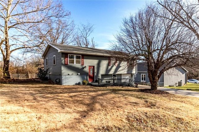 $235,000 | 633 Valley Hill Drive | Knob Noster