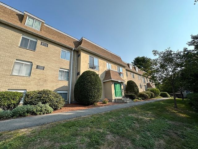 $1,800 | 202 Swanson Road, Unit 513 | Boxborough