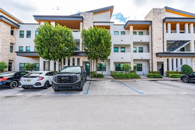 $500,000 | 7809 Northwest 104th Avenue, Unit 32 | Doral