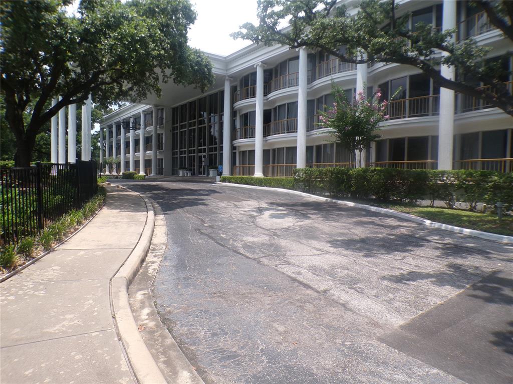 a view of multiple houses with a yard