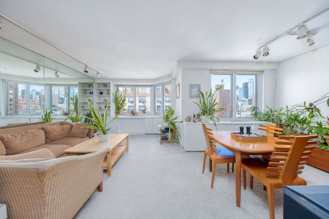 $899,000 | 301 East 22nd Street, Unit 17E | Gramercy