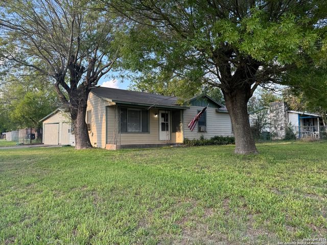 $179,000 | 302 East Antonio Street | Uvalde