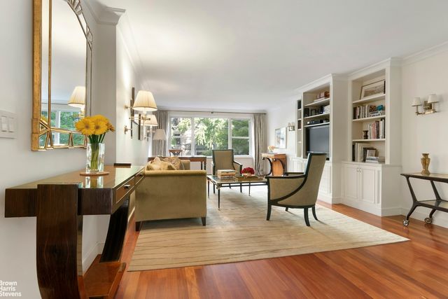 $2,875,000 | 114 East 72nd Street, Unit 3C | Lenox Hill