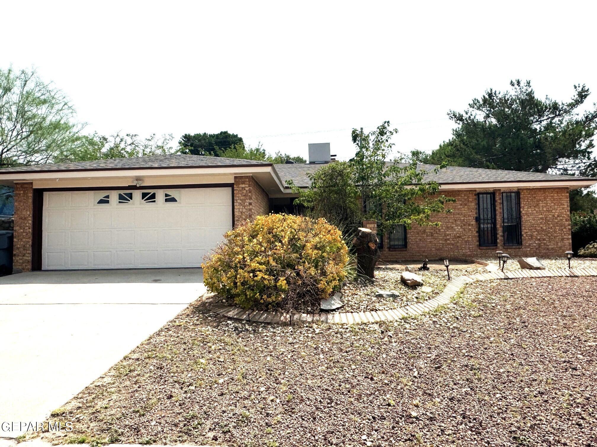 a view of a outdoor space with a house