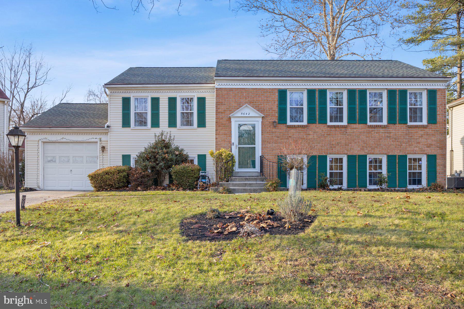 Gorgeous Split Foyer in Phelps Luck