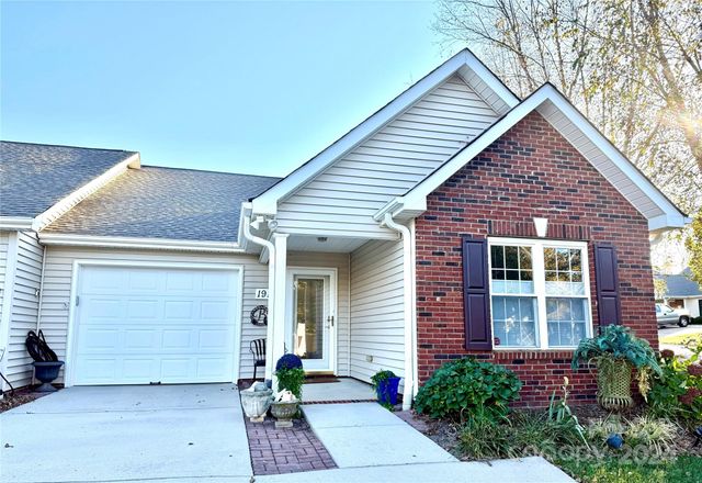 $359,900 | 191 Oak Village Parkway | Oak Tree