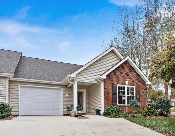 $359,900 | 191 Oak Village Parkway | Oak Tree