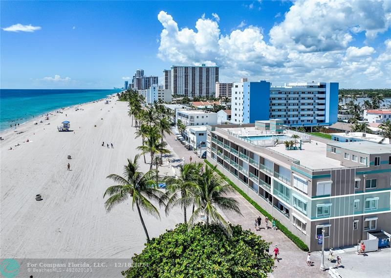 AMAZING CORNER DREAM 2/2 BEACHFRONT CONDO