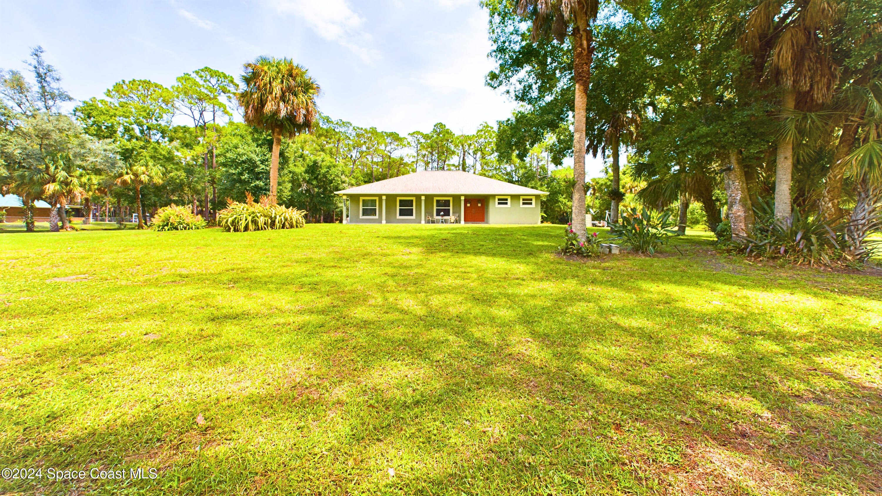 a view of a yard with a house in the background