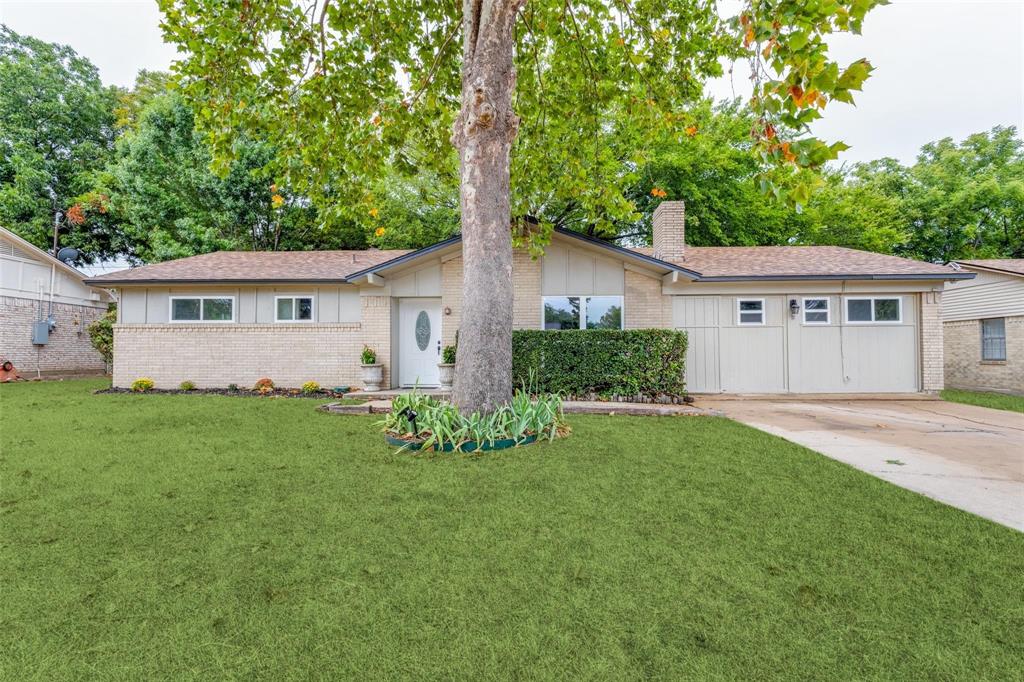 a view of house with backyard