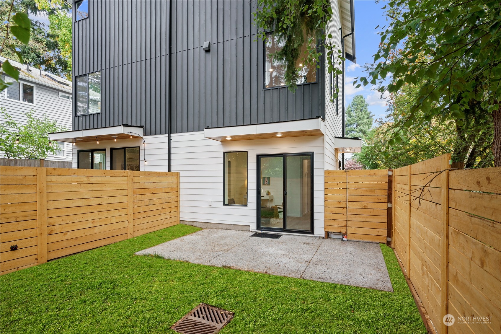 a view of a house with a backyard